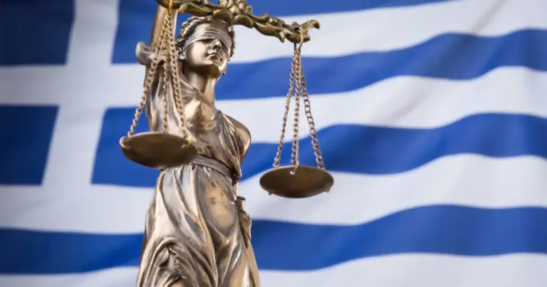 Η εξέλιξη αυτή αφορά τις κατηγορίες Πανεπιστημιακής (ΠΕ), Τεχνολογικής (ΤΕ) και Δευτεροβάθμιας Εκπαίδευσης (ΔΕ), προσφέροντας μια σημαντική ευκαιρία μόνιμης αποκατάστασης στο δικαστικό κλάδο για εκατοντάδες υποψηφίους που διαθέτουν τα κατάλληλα τυπικά προσόντα.