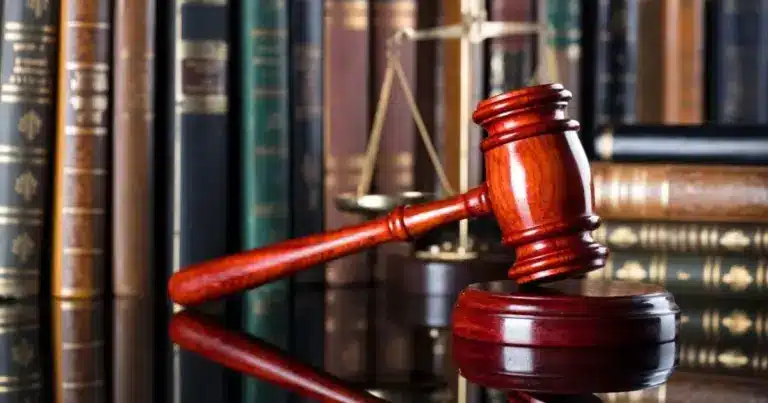 Η συγκεκριμένη μοριοδότηση λειτουργεί σωρευτικά, πράγμα που σημαίνει ότι ο υποψήφιος λαμβάνει τα μόρια της πρώτης ξένης γλώσσας (που αποτελεί συνήθως απαραίτητο τυπικό προσόν) και προσθέτει extra βαθμούς αν γνωρίζει και δεύτερη.
