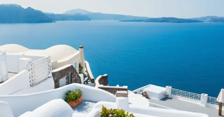 Η θερινή περίοδος χαρακτηρίζεται από μια πρωτοφανή δυναμική, καθώς η απορρόφηση του προσωπικού δεν περιορίζεται πλέον μόνο στις παραδοσιακές εποχικές ειδικότητες των νησιών.