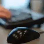 Οι ηλεκτρονικές πλατφόρμες για τρία μεγάλα προγράμματα επιδομάτων και προσλήψεων στο Δημόσιο κλείνουν οριστικά τη Δευτέρα 15 Ιουνίου 2026, αφήνοντας ελάχιστα εικοσιτετράωρα στους ενδιαφερόμενους για να οριστικοποιήσουν τις αιτήσεις τους. Αν είστε δικαιούχοι των συγκεκριμένων ενισχύσεων ή αναζητάτε μόνιμη θέση εργασίας, πρέπει να κινηθείτε άμεσα, καθώς οι υπηρεσίες του ΑΣΕΠ και της ΔΥΠΑ ξεκαθαρίζουν ότι δεν πρόκειται να δοθεί καμία παράταση λόγω της έναρξης της θερινής περιόδου.