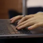 Οι αιτήσεις για τα καλοκαιρινά προγράμματα της ΔΥΠΑ που αφορούν το επίδομα παιδικών κατασκηνώσεων και τις επιδοτούμενες θερινές άδειες εργαζομένων ολοκληρώνονται τις επόμενες ημέρες, αφήνοντας ελάχιστο χρόνο στους δικαιούχους για την υποβολή των δικαιολογητικών.