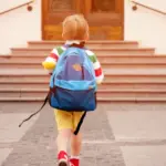 Καθώς η διαδικασία των αιτήσεων βρίσκεται σε εξέλιξη, χιλιάδες γονείς προσπαθούν να εξασφαλίσουν μια θέση δωρεάν φιλοξενίας για τα παιδιά τους, όμως μικρές παραλείψεις στα δικαιολογητικά αρκούν για να βγει η αίτηση άκυρη ή να συγκεντρώσει μηδενική μοριοδότηση.