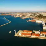 Το νέο προσωπικό θα καλύψει κρίσιμες λειτουργικές ανάγκες του λιμανιού, προσφέροντας σταθερή απασχόληση σε ειδικότητες που εκτείνονται από διοικητικούς υπαλλήλους μέχρι εξειδικευμένο τεχνικό προσωπικό και χειριστές μηχανημάτων.