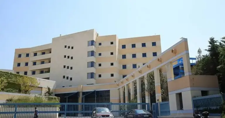 Η συγκεκριμένη ενίσχυση αφορά προσωπικό Πανεπιστημιακής (ΠΕ), Τεχνολογικής (ΤΕ) και Δευτεροβάθμιας Εκπαίδευσης (ΔΕ), με σκοπό την κάλυψη μεγάλων κενών σε κρίσιμες τεχνικές υπηρεσίες του υπουργείου σε όλη τη χώρα.