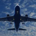 Η Υπηρεσία Πολιτικής Αεροπορίας (ΥΠΑ) ενισχύεται με 120 μόνιμες θέσεις εργασίας για ελεγκτές εναέριας κυκλοφορίας και τεχνικούς (ηλεκτρονικούς μηχανικούς ασφάλειας εναέριας κυκλοφορίας), προσφέροντας μια σημαντική ευκαιρία σταδιοδρομίας στον κρίσιμο τομέα της αεροναυτιλίας. Οι διαδικασίες, οι οποίες έτρεξαν το προηγούμενο διάστημα μέσω του ΑΣΕΠ (όπως οι πρόσφατες προκηρύξεις 3Κ/2026 και οι απορροφήσεις από πίνακες επιλαχόντων της 2Γ/2024), φέρνουν νέο αίμα στα ελληνικά αεροδρόμια και στα κέντρα ελέγχου.