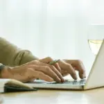 Μπορείτε να διαπιστώσετε άμεσα και με ακρίβεια αν ο εργοδότης σάς κολλάει τα σωστά ένσημα, ελέγχοντας την ψηφιακή πλατφόρμα του MyEfka και συγκεκριμένα την υπηρεσία του Ατομικού Λογαριασμού Ασφάλισης, η οποία αποτυπώνει online ολόκληρο το ασφαλιστικό σας βιογραφικό.