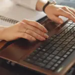 Η έκδοση για τη βεβαίωση χρόνου ανεργίας γίνεται πλέον μέσα σε ελάχιστα λεπτά υπολογίζοντας αυτόματα το ακριβές διάστημα μέχρι και σήμερα, ψηφιακά μέσα από την ανανεωμένη πύλη MyDYPA χωρίς να απαιτείται επίσκεψη σε κάποιο τοπικό κατάστημα ΚΠΑ2.