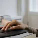 Πώς μπορείτε να εξασφαλίσετε ότι η αίτησή σας δεν θα απορριφθεί στο νέο μεγάλο κύμα προσλήψεων που ξεκινά τις επόμενες ημέρες; Η σωστή οργάνωση και η επικαιροποίηση του ψηφιακού μητρώου ΑΣΕΠ σήμερα Κυριακή 21 Ιουνίου 2026 αποτελεί το μοναδικό «κλειδί» για να προλάβετε τις ασφυκτικές προθεσμίες των νέων προκηρύξεων του Ιουνίου, αποφεύγοντας το σύνηθες κρασάρισμα της πλατφόρμας κατά τις εργάσιμες ημέρες.