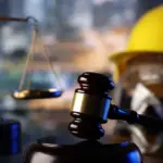 Αν εργάζεστε με το καθεστώς των διαδοχικών ανανεώσεων το καλοκαίρι του 2026, πρέπει να γνωρίζετε ότι η νέα εργατική νομοθεσία θέτει αυστηρά χρονικά όρια και συγκεκριμένες προϋποθέσεις πέρα από τις οποίες ο εργοδότης δεν μπορεί πλέον να σας κρατά σε καθεστώς εργασιακής ομηρίας.