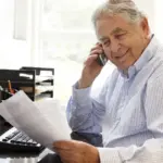 Ο πόρος αυτός υπολογίζεται πάνω στις αποδοχές από την εργασία τους και όχι πάνω στη σύνταξη.