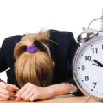 Παράνομη και άκρως ρισκοδόρα για την επιχείρηση είναι η απασχόληση εργαζομένου σε διαφορετικό υποκατάστημα από αυτό που έχει δηλωθεί στο σύστημα ΕΡΓΑΝΗ ΙΙ, ειδικά αν δεν έχει καταχωρηθεί η σχετική μεταβολή και η χρήση της Ψηφιακής Κάρτας Εργασίας. Αν ο εργοδότης σάς ζητήσει να μετακινηθείτε και να δουλέψετε σε άλλο υποκατάστημα χωρίς επίσημη δήλωση, σας εκθέτει σε ανασφάλιστη (στο συγκεκριμένο location) εργασία, ενώ ο ίδιος είναι αντιμέτωπος με βαριά πρόστιμα σε περίπτωση ελέγχου από την Επιθεώρηση Εργασίας.