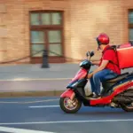 Από τις 12:00 το μεσημέρι έως τις 17:00 το απόγευμα απαγορεύεται αυστηρά η κυκλοφορία των διανομέων με δίκυκλα οχήματα, σύμφωνα με τη νέα εγκύκλιο του Υπουργείου Εργασίας για την αντιμετώπιση της θερμικής καταπόνησης των εργαζομένων.