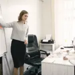 Η προϋπηρεσία που αποκτάται στα Σχολεία Δεύτερης Ευκαιρίας (ΣΔΕ) προσμετράται στους αξιολογικούς πίνακες του ΑΣΕΠ, προσφέροντας μόρια αναπληρωτών που μπορούν να αλλάξουν σημαντικά τη σειρά κατάταξης και να φέρουν πιο κοντά την πρόσληψη.