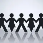 Με τη νέα ψηφιακή ενοποίηση, οι υποψήφιοι που ανήκουν στις ειδικές κατηγορίες (άτομα με αναπηρία ή με μέλη οικογένειας με αναπηρία) δεν χρειάζεται πλέον να σκανάρουν και να μεταφορτώνουν πολυσέλιδες γνωματεύσεις, καθώς τα στοιχεία αντλούνται απευθείας σε πραγματικό χρόνο.
