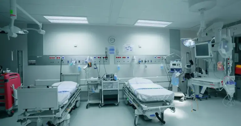 Μόλις ολοκληρωθεί η επεξεργασία των δικαιολογητικών (Β' Στάδιο) και αναρτηθούν οι προσωρινοί πίνακες κατάταξης, διοριστέων και απορριπτέων, ενεργοποιείται μια αυστηρή, αποκλειστική 10ήμερη προθεσμία. Εάν διαπιστώσετε οποιοδήποτε λάθος στη μοριοδότησή σας ή αδικαιολόγητο αποκλεισμό, η μη έγκαιρη υποβολή ένστασης ισοδυναμεί με οριστική απώλεια της θέσης διορισμού στο ΕΣΥ.