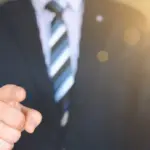 Το νέο σύστημα αξιολόγησης προϊσταμένων στη Δημόσια Διοίκηση συνδέεται πλέον άμεσα με τον βαθμό ικανοποίησης των πολιτών μέσω ειδικής πλατφόρμας στο gov.gr, καθιστώντας τη γνώμη του κοινού ρυθμιστή για την παραμονή ή την αναβάθμιση των στελεχών στις θέσεις ευθύνης.