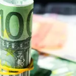Μια νέα ευκαιρία χρηματοδότησης ύψους 15.000 ευρώ ανοίγει για χιλιάδες νέους που θέλουν να κάνουν το δικό τους επιχειρηματικό ξεκίνημα, καθώς η ΔΥΠΑ (πρώην ΟΑΕΔ) επιδοτεί τη δημιουργία νέων επιχειρήσεων με έμφαση στην ψηφιακή οικονομία και την πράσινη ανάπτυξη. Το πρόγραμμα στοχεύει στην καταπολέμηση της ανεργίας των νέων, προσφέροντας την απαραίτητη ρευστότητα για τα πρώτα έξοδα λειτουργίας μιας επιχείρησης.