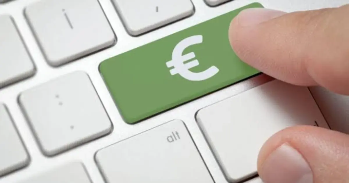 Το νέο πρόγραμμα της ΔΥΠΑ καλύπτει έως και το 80% του μισθολογικού και ασφαλιστικού κόστους για ιδιωτικές επιχειρήσεις που προσλαμβάνουν άνεργες γυναίκες, δίνοντας προτεραιότητα σε μητέρες με ανήλικα τέκνα έως 15 ετών που επανέρχονται στην αγορά εργασίας.
