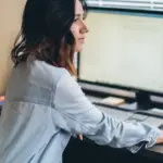 Πλήρη κάλυψη 100% των ασφαλιστικών εισφορών (εργοδοτών και εργαζομένων) προσφέρει το ειδικό πρόγραμμα της ΔΥΠΑ για την πρόσληψη ανέργων νέων έως 29 ετών, μηδενίζοντας το μη μισθολογικό κόστος για τις επιχειρήσεις του ιδιωτικού τομέα.