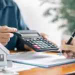 Μέσω της αναβαθμισμένης πλατφόρμας, ο έλεγχος των ασφαλιστικών οφειλών πραγματοποιείται σε πραγματικό χρόνο, επιτρέποντας στους δανειοληπτικούς φορείς (τράπεζες) αλλά και στους ίδιους τους ασφαλισμένους να εκδίδουν το πιστοποιητικό σε ελάχιστα λεπτά, εφόσον δεν υφίστανται ληξιπρόθεσμες χρέη ή τηρούνται οι προβλεπόμενες ρυθμίσεις.