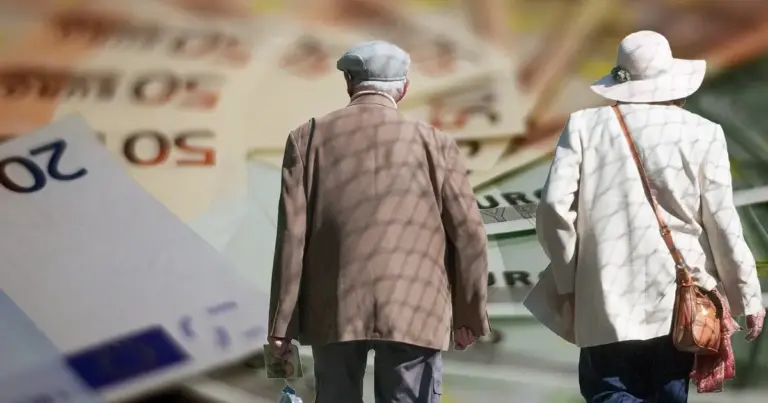Η εφαρμογή αντλεί αυτόματα τα δεδομένα των ασφαλιστικών κατηγοριών και των εισφορών που έχουν καταβληθεί από το 2002 έως σήμερα, προσφέροντας στους ελεύθερους επαγγελματίες και εμπόρους μια πλήρη εικόνα της μελλοντικής τους παροχής.