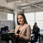 Η κανονική άδεια των εργαζομένων στον ιδιωτικό τομέα πρέπει να χορηγείται υποχρεωτικά έως τις 31 Μαρτίου του επόμενου ημερολογιακού έτους, ενώ σε περίπτωση που δεν απονεμηθεί με υπαιτιότητα του εργοδότη, ο μισθωτός δικαιούται την αποζημίωση αδείας προσαυξημένη κατά 100%.