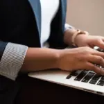 Η λανθασμένη καταχώριση δήλωσης φιλοξενίας στο φορολογικό έντυπο Ε1 των γονέων οδηγεί σε αυτόματη απόρριψη της αίτησης για το φοιτητικό στεγαστικό επίδομα, στερώντας από τις οικογένειες την ενίσχυση που φτάνει έως και τα 2.500 ευρώ.