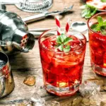 Η φετινή τουριστική σεζόν βρίσκεται στο ζενίθ της και το μεγάλο αγκάθι των κενών θέσεων εργασίας έχει αλλάξει τις ισορροπίες στην αγορά.