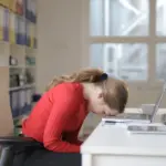 Η νέα ψηφιακή λειτουργία «Ιστορικό Μεταβολών» στο myErgani δίνει πλέον τη δυνατότητα σε κάθε εργαζόμενο να βλέπει με ακρίβεια δευτερολέπτου αν, πότε και πώς ο εργοδότης του τροποποίησε εκ των υστέρων τη δήλωση των υπερωριών του. Με την υλοποίηση του συστήματος ΕΡΓΑΝΗ ΙΙ, η διαφάνεια στις εργασιακές σχέσεις περνά σε άλλο επίπεδο, αφού κάθε αναδρομική διόρθωση ή αλλαγή στο ωράριο αφήνει ένα ανεξίτηλο «ψηφιακό αποτύπωμα» που δεν μπορεί να κρυφτεί.