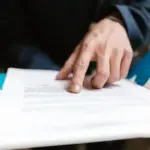 Οι πληρωμές όλων των επιδομάτων του ΟΠΕΚΑ για τον μήνα Αύγουστο πραγματοποιούνται την Παρασκευή 28 Αυγούστου 2026, με τα χρήματα να εμφανίζονται διαθέσιμα στα ΑΤΜ από το απόγευμα της προηγούμενης εργάσιμης ημέρας, ενώ οι νέες ψηφιακές διασταυρώσεις ξεκινούν άμεσα για την επαλήθευση των εισοδηματικών και περιουσιακών κριτηρίων.