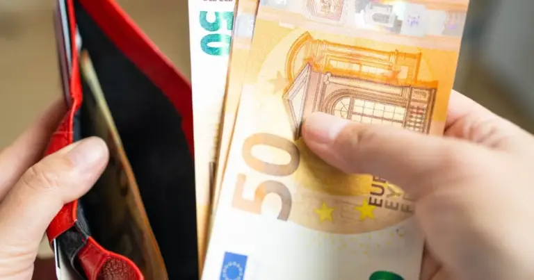 Αν δεν υποβάλετε το έντυπο Ε20 μέχρι το τέλος αυτού του μήνα, ο ΟΠΕΚΑ προχωρά στην οριστική και αμετάκλητη διακοπή των προνοιακών σας επιδομάτων από τον επόμενο μήνα, χωρίς δυνατότητα αναδρομικής επιστροφής των χρημάτων που θα χαθούν.