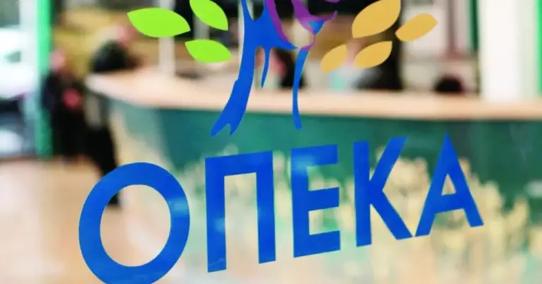 Για χιλιάδες δικαιούχους, η ταυτόχρονη λήψη παροχών αποτελεί μια δύσκολη εξίσωση. Αν και ορισμένα επιδόματα εξαιρούνται από τον υπολογισμό του εισοδήματος για το Ελάχιστο Εγγυημένο Εισόδημα, τα περισσότερα έκτακτα βοηθήματα και επιδόματα ανεργίας της ΔΥΠΑ θεωρούνται εισόδημα, επηρεάζοντας άμεσα τη μηνιαία ενίσχυση που λαμβάνουν από τον ΟΠΕΚΑ.