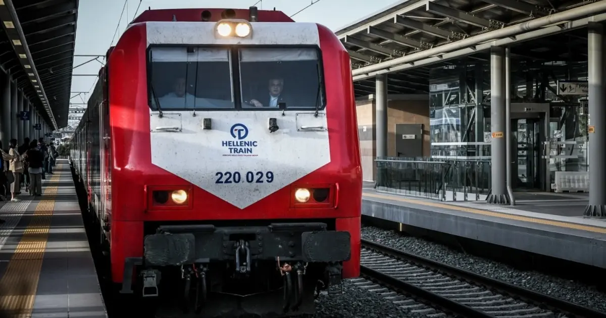 Το πακέτο των προσλήψεων, το οποίο εγκρίθηκε προκειμένου να καλυφθούν τα τεράστια κενά στο σιδηροδρομικό δίκτυο, αφορά κυρίως προσωπικό Δευτεροβάθμιας Εκπαίδευσης (ΔΕ) και Πανεπιστημιακής/Τεχνολογικής Εκπαίδευσης (ΠΕ/ΤΕ).