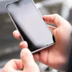 Η σωστή καταγραφή του σπαστού ωραρίου και των υπερωριών μέσω της Ψηφιακής Κάρτας Εργασίας στην εστίαση απαιτεί διπλό χτύπημα (check-in/check-out) για κάθε βάρδια και αυστηρή τήρηση των δηλωμένων χρονικών ορίων στο ΠΣ Εργάνη ΙΙ, προκειμένου να αποφευχθούν τα τσουχτερά πρόστιμα που επιβάλλει η Επιθεώρηση Εργασίας.