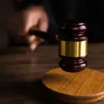 Σε περίπτωση που ο εργοδότης δεν καταγράφει την υπερωρία στην Ψηφιακή Κάρτα Εργασίας, ο εργαζόμενος διατηρεί το πλήρες δικαίωμα διεκδίκησης της νόμιμης αμοιβής του με προσαύξηση έως και 120%, ενώ η επιχείρηση αντιμετωπίζει διοικητικό πρόστιμο 10.500 ευρώ ανά εργαζόμενο.