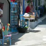 Οι ελεγκτικοί μηχανισμοί αξιοποιούν τα δεδομένα του συστήματος «ΕΡΓΑΝΗ ΙΙ» πραγματοποιώντας επιτόπιες διασταυρώσεις σε τουριστικές περιοχές, προκειμένου να εντοπίσουν περιπτώσεις υποδηλωμένης εργασίας, μη καταγεγραμμένων υπερωριών και υπαλλήλων που εργάζονται χωρίς «χτύπημα» της κάρτας.