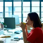 Η αυτόματη αυτή ειδοποίηση επιτρέπει στους εργαζόμενους να παρακολουθούν σε πραγματικό χρόνο τις μεταβολές στο ασφαλιστικό και εργασιακό τους καθεστώς, διασφαλίζοντας τη διαφάνεια και την ορθότητα της καταγραφής των αδειών τους.