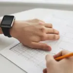 Η κατοχή του Διπλώματος Επαγγελματικής Ειδικότητας Εκπαίδευσης και Κατάρτισης (Επίπεδο 5) μετά από επιτυχή πιστοποίηση του ΕΟΠΠΕΠ ξεκλειδώνει τη συμμετοχή των αποφοίτων ΣΑΕΚ στις κατατακτήριες εξετάσεις για την εισαγωγή σε πανεπιστημιακά τμήματα συναφούς αντικειμένου.