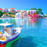 Το φετινό πρόγραμμα έρχεται ενισχυμένο, δίνοντας ιδιαίτερη έμφαση στη στήριξη των ευάλωτων κοινωνικών ομάδων, των πολύτεκνων οικογενειών και των ατόμων με αναπηρία, ενώ η διαδικασία υποβολής παραμένει απλή και ολοκληρώνεται αποκλειστικά ηλεκτρονικά με τους κωδικούς Taxisnet.