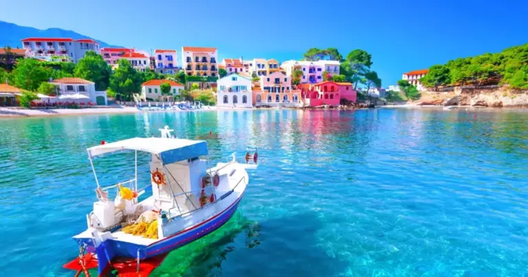 Το φετινό πρόγραμμα έρχεται ενισχυμένο, δίνοντας ιδιαίτερη έμφαση στη στήριξη των ευάλωτων κοινωνικών ομάδων, των πολύτεκνων οικογενειών και των ατόμων με αναπηρία, ενώ η διαδικασία υποβολής παραμένει απλή και ολοκληρώνεται αποκλειστικά ηλεκτρονικά με τους κωδικούς Taxisnet.
