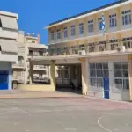 Η νέα αυτή ψηφιακή διαδικασία βάζει τέλος στις καθυστερήσεις και τις υποκειμενικές εκτιμήσεις, καθώς υποχρεώνει τους διευθυντές των σχολικών μονάδων να «κλειδώσουν» τα πραγματικά κενά σε πραγματικό χρόνο.