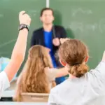 Η διδασκαλία στις Επαγγελματικές Σχολές Μαθητείας (ΕΠΑΣ) και στις ΣΑΕΚ της ΔΥΠΑ αναγνωρίζεται ως ισότιμη εκπαιδευτική προϋπηρεσία, δίνοντας τη δυνατότητα σε εκατοντάδες εκπαιδευτικούς να συγκεντρώσουν πολύτιμα μόρια για τον διορισμό τους στη δημόσια εκπαίδευση.