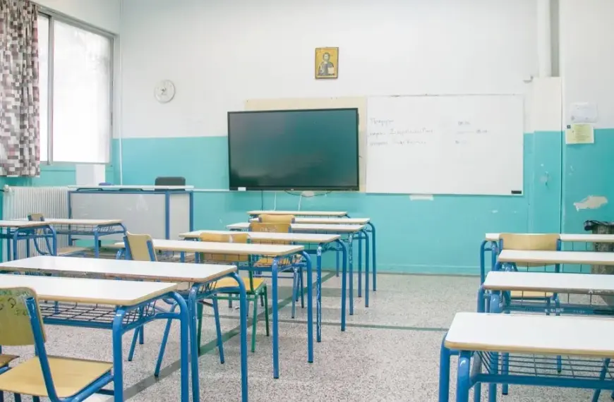Η προϋπηρεσία των αναπληρωτών εκπαιδευτικών σε δομές της ΔΥΠΑ (πρώην ΟΑΕΔ), όπως οι ΕΠΑ.Σ, τα ΙΕΚ και οι βρεφονηπιακοί σταθμοί, αναγνωρίζεται κανονικά και προσμετράται στους αξιολογικούς πίνακες του ΑΣΕΠ, εφόσον αφορά διδακτικό έργο σε συναφές αντικείμενο.
