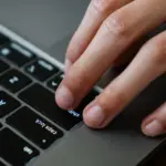 Η άμεση άντληση των στοιχείων αναπηρίας από το Εθνικό Μητρώο Ατόμων με Αναπηρία στο Ψηφιακό Μητρώο του ΑΣΕΠ καταργεί οριστικά την ανάγκη προσκόμισης πιστοποιητικών ΚΕΠΑ, επιτρέποντας στους υποψηφίους να διεκδικούν τις ειδικές θέσεις με αυτόματη επιβεβαίωση της ιδιότητάς τους.