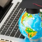Η διασύνδεση των συστημάτων επιτρέπει την άντληση των ακαδημαϊκών στοιχείων απευθείας από τις εθνικές βάσεις δεδομένων, διασφαλίζοντας την εγκυρότητα των δικαιολογητικών και επιταχύνοντας τις διαδικασίες έκδοσης των αποτελεσμάτων.