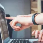 Εκατοντάδες αιτήσεις ακυρώνονται σε κάθε διαγωνισμό επειδή ο κωδικός παραβόλου καταχωρίζεται στην ηλεκτρονική αίτηση πριν επιβεβαιωθεί η πληρωμή του από την τράπεζα ή την ΑΑΔΕ.