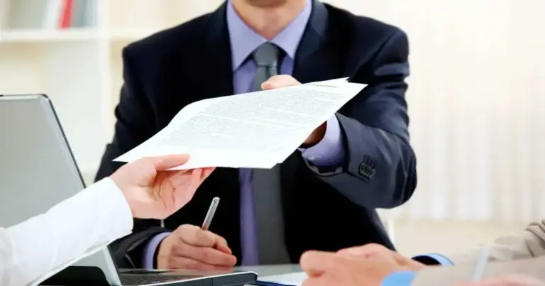 Η διαδικασία φαίνεται απλή, όμως η βιασύνη της τελευταίας στιγμής και ορισμένες τεχνικές λεπτομέρειες στην πλατφόρμα της ΓΓΠΣ (GSIS) στοιχίζουν κάθε χρόνο εκατοντάδες αιτήσεις.