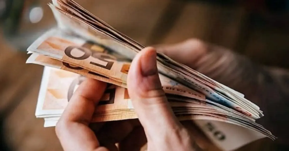 Η διαδικασία αναμένεται να ολοκληρωθεί στα τέλη Νοεμβρίου, δίνοντας τη δυνατότητα σε χιλιάδες εργαζόμενους που απασχολούνται σε κλάδους με περιορισμένη χρονική διάρκεια να λάβουν την εφάπαξ οικονομική στήριξη.
