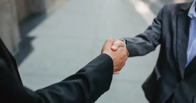 Δεκάδες χιλιάδες ευκαιρίες απασχόλησης και κατάρτισης προσφέρει η ΔΥΠΑ αυτή την περίοδο, διαθέτοντας επιδοτούμενα προγράμματα που αποφέρουν εκπαιδευτικό επίδομα έως 1.000 ευρώ στους ωφελούμενους, καθώς και επιχορηγήσεις νέων θέσεων εργασίας με καλύψεις που αγγίζουν το 100% του μισθολογικού κόστους.