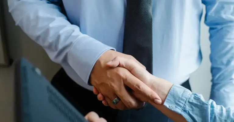 Ξεκίνησαν οι αιτήσεις για το νέο πρόγραμμα της ΔΥΠΑ που επιδοτεί την πρόσληψη 2.000 ανέργων σε μικρομεσαίες επιχειρήσεις, με στόχο την ενίσχυση της ψηφιακής μετάβασης στην αγορά εργασίας.